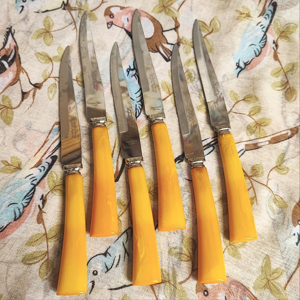 Washington Forge Stainless Steel 6 Steak Knives Sheffield Butterscotch Bakelite